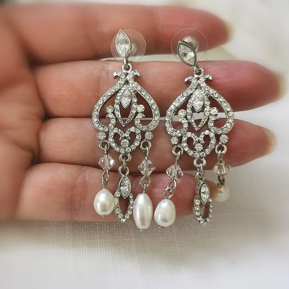 Crystal white freshwater pearl chandelier earrings 🆕 - Picture 5 of 6